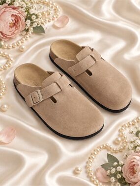 NIB  Quince Women's Water Repellent Suede Clog Mule in Dune Color Size 6